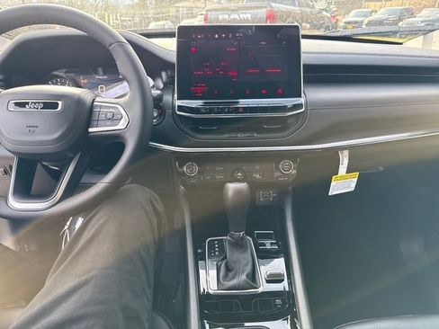 New 2026 Jeep Compass Latitude image 21