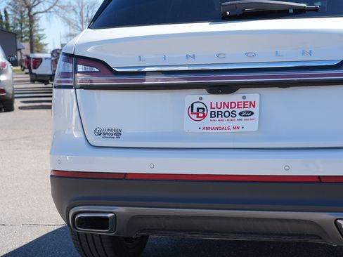 Used 2022 Lincoln Nautilus Reserve AWD/4WD image 12