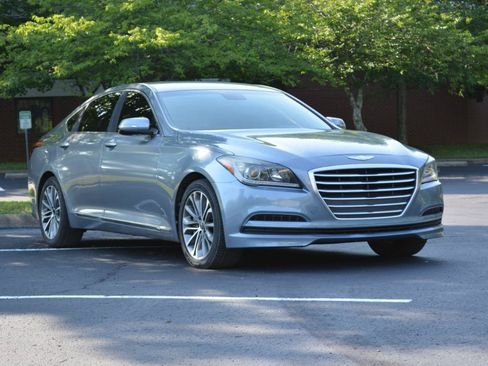 Used 2015 Hyundai Genesis 3.8 RWD image 3