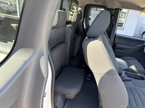 Used 2019 Nissan Frontier SV RWD image 18