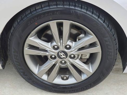 Used 2018 Hyundai Elantra SEL FWD image 29