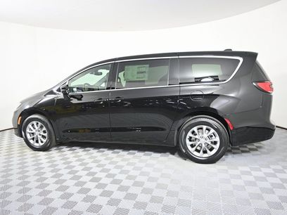 New 2026 Chrysler Pacifica Select