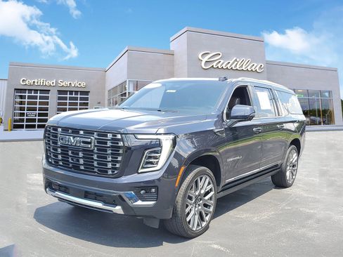 Used 2025 GMC Yukon XL Denali Ultimate AWD/4WD image 1