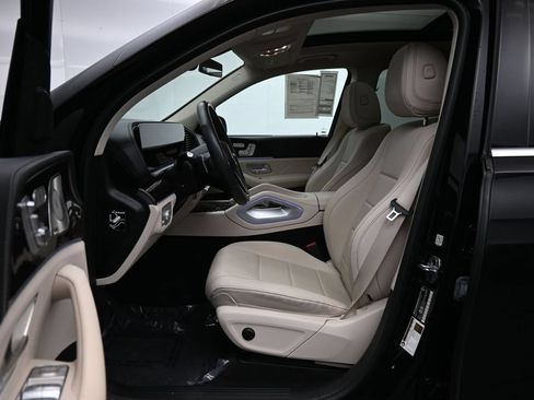 Used 2024 Mercedes-Benz GLS 450 4MATIC image 23