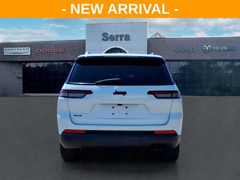 Used 2024 Jeep Grand Cherokee L Altitude AWD/4WD image 5