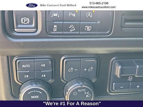 Used 2024 Chevrolet Suburban Z71 w/ Luxury Package AWD/4WD image 20