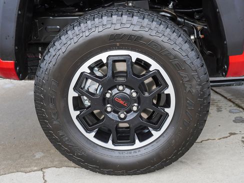 Used 2025 Toyota Tacoma TRD Off-Road image 11