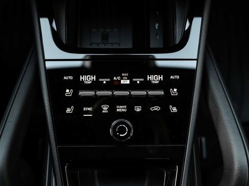 Used 2025 Porsche Cayenne Base image 27