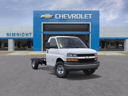 New 2025 Chevrolet Express 3500 Work Van w/ Power Convenience Package