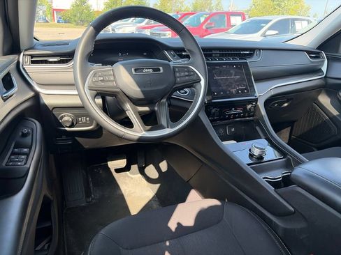 Used 2024 Jeep Grand Cherokee Laredo X AWD/4WD image 10