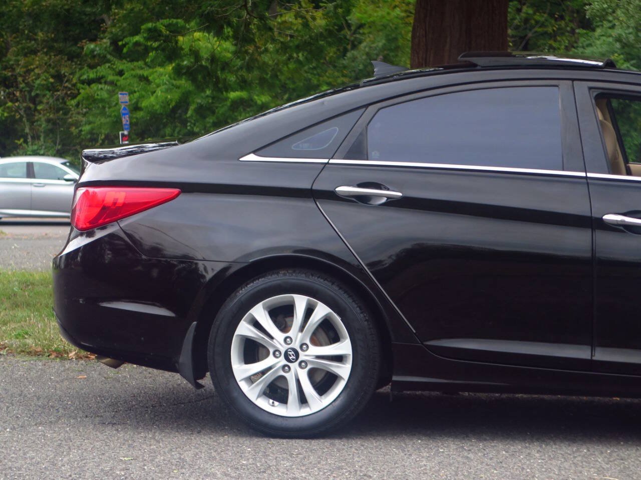 Used 2013 Hyundai Sonata Limited w/ Premium Pkg FWD image 25
