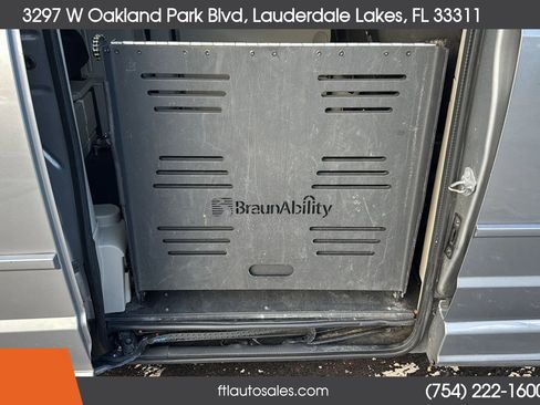 Used 2016 Dodge Grand Caravan SXT w/ Rear Park Assist Package image 18