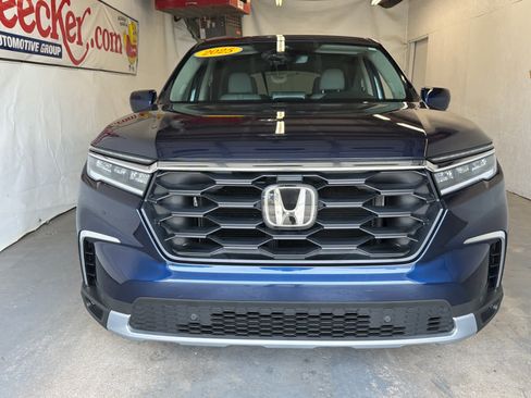Used 2025 Honda Pilot EX-L image 3
