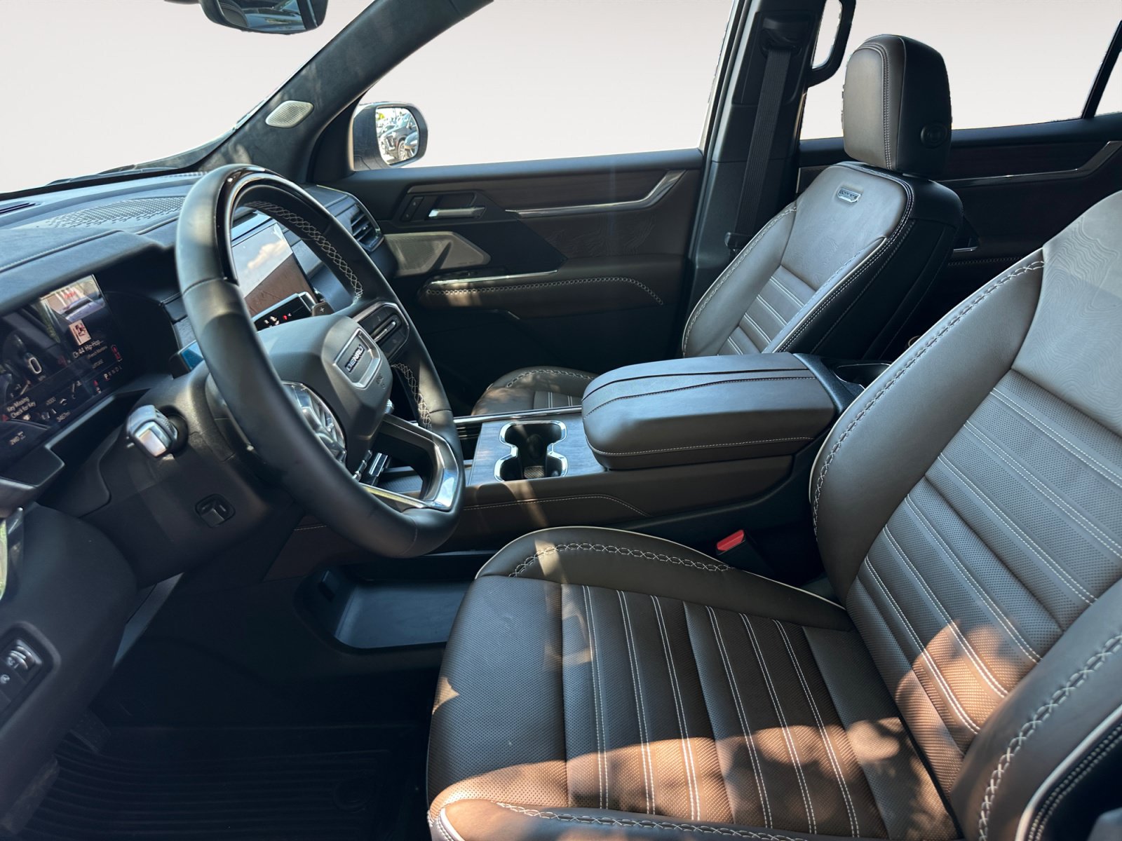 Used 2026 GMC Acadia Denali Ultimate w/ LPO, Floor Liner Package AWD/4WD image 23