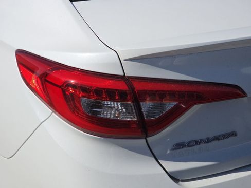 Used 2017 Hyundai Sonata Limited 2.0T FWD image 9