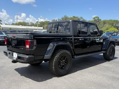 Used 2023 Jeep Gladiator Sport AWD/4WD image 5