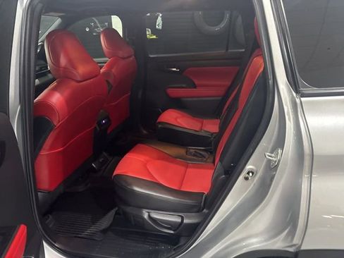 Used 2022 Toyota Highlander XSE image 28