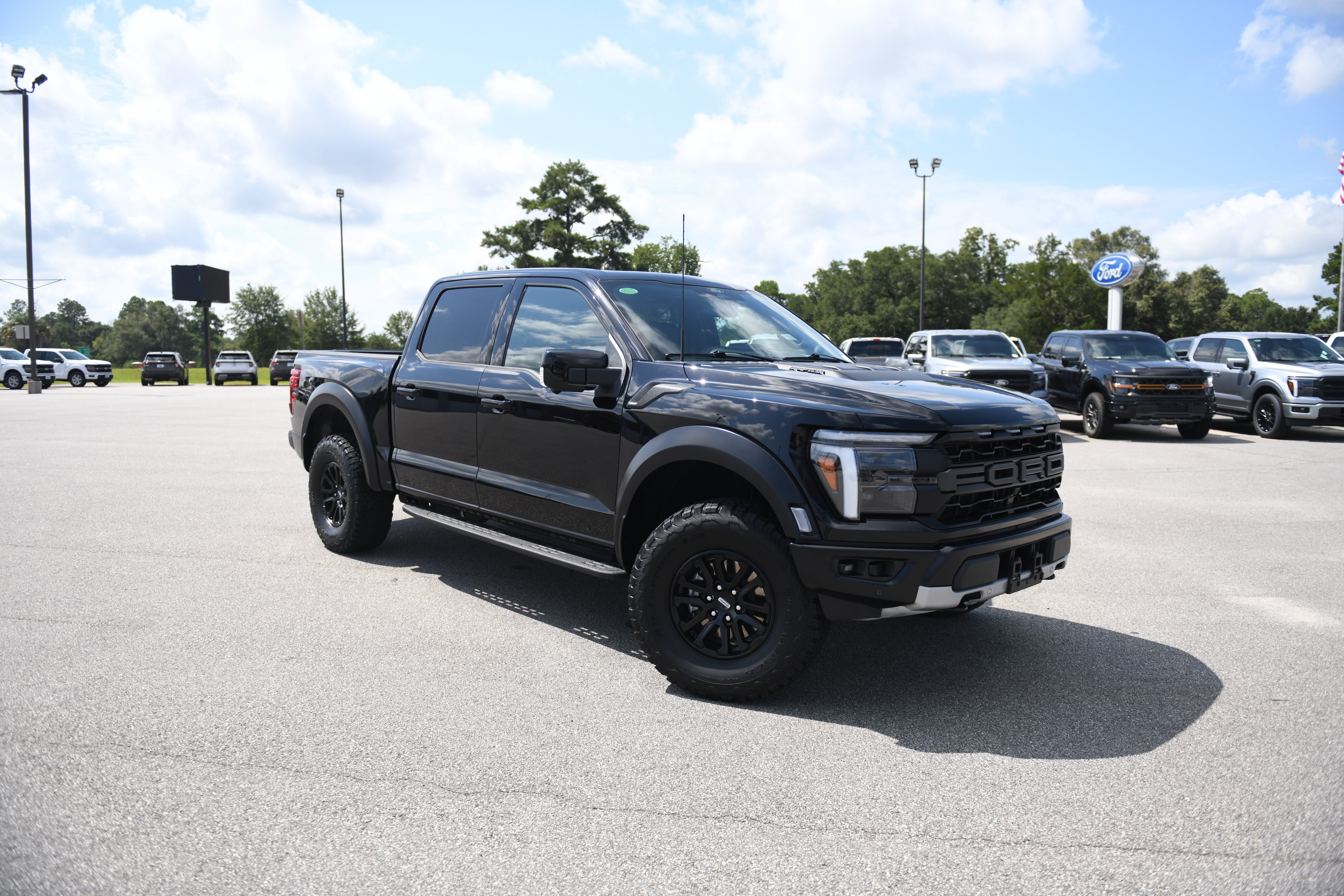 Used 2025 Ford F150 Raptor AWD/4WD image 2