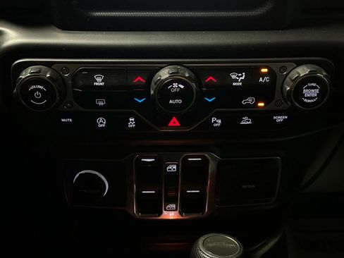 Used 2021 Jeep Gladiator Sport image 47