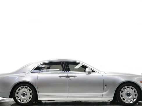 Used 2013 Rolls-Royce Ghost RWD image 2