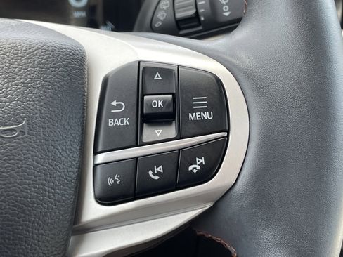 Used 2025 Ford Explorer Active w/ Active Comfort Package AWD/4WD image 23