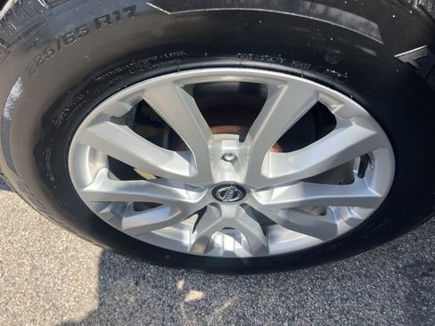 Used 2017 Nissan Rogue SV AWD/4WD image 42