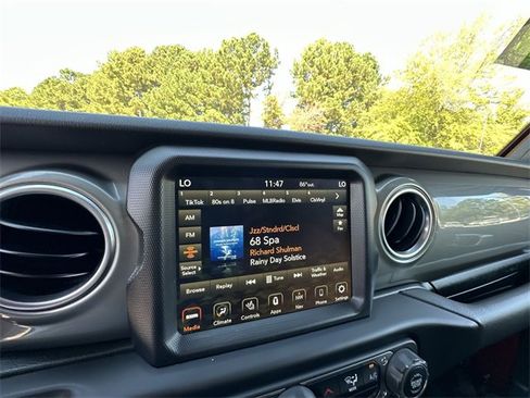 Used 2022 Jeep Wrangler Unlimited Sahara w/ Cold Weather Group image 16