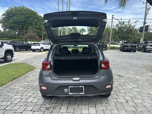 Used 2025 Hyundai Venue SEL FWD image 28