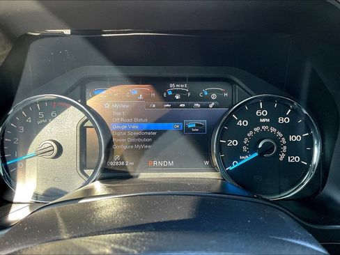 Used 2017 Ford F150 Lariat w/ Equipment Group 502A Luxury AWD/4WD image 13