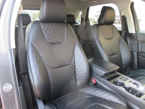 Used 2024 Ford Edge Titanium image 21