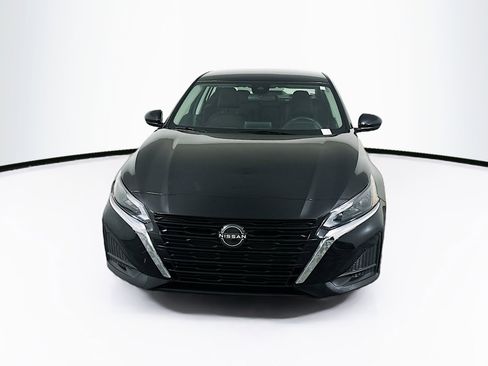 Used 2023 Nissan Altima 2.5 SV FWD image 2