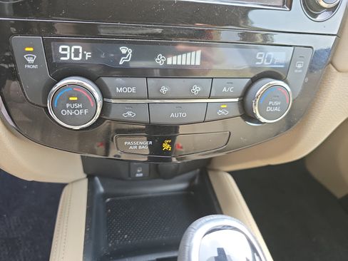 Used 2017 Nissan Rogue SL w/ SL Premium Package image 22