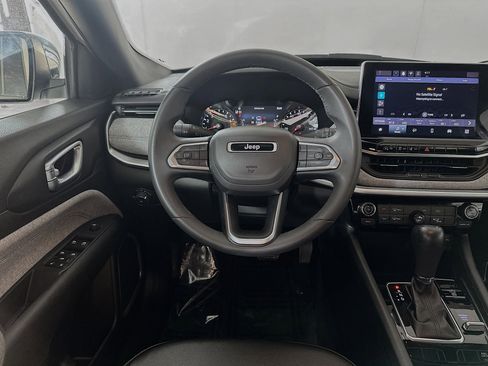 Used 2024 Jeep Compass Latitude image 20