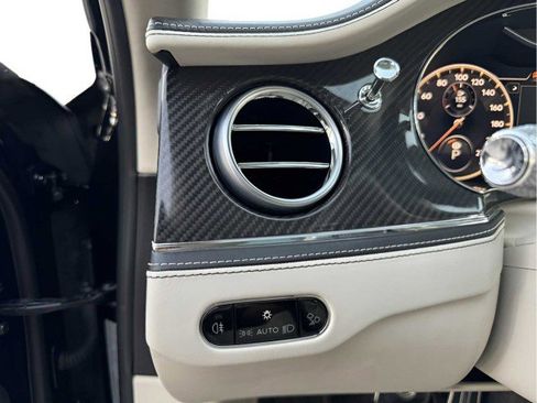 Used 2022 Bentley Flying Spur W12 image 33