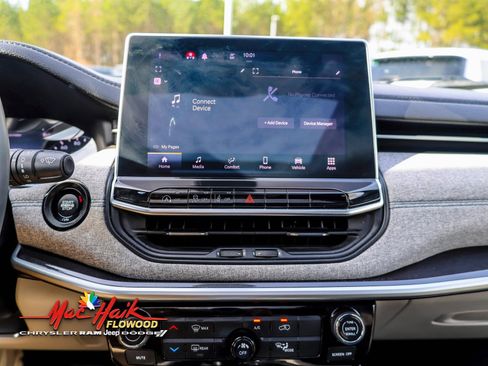 Used 2023 Jeep Compass Latitude w/ Sun and Sound Group image 18