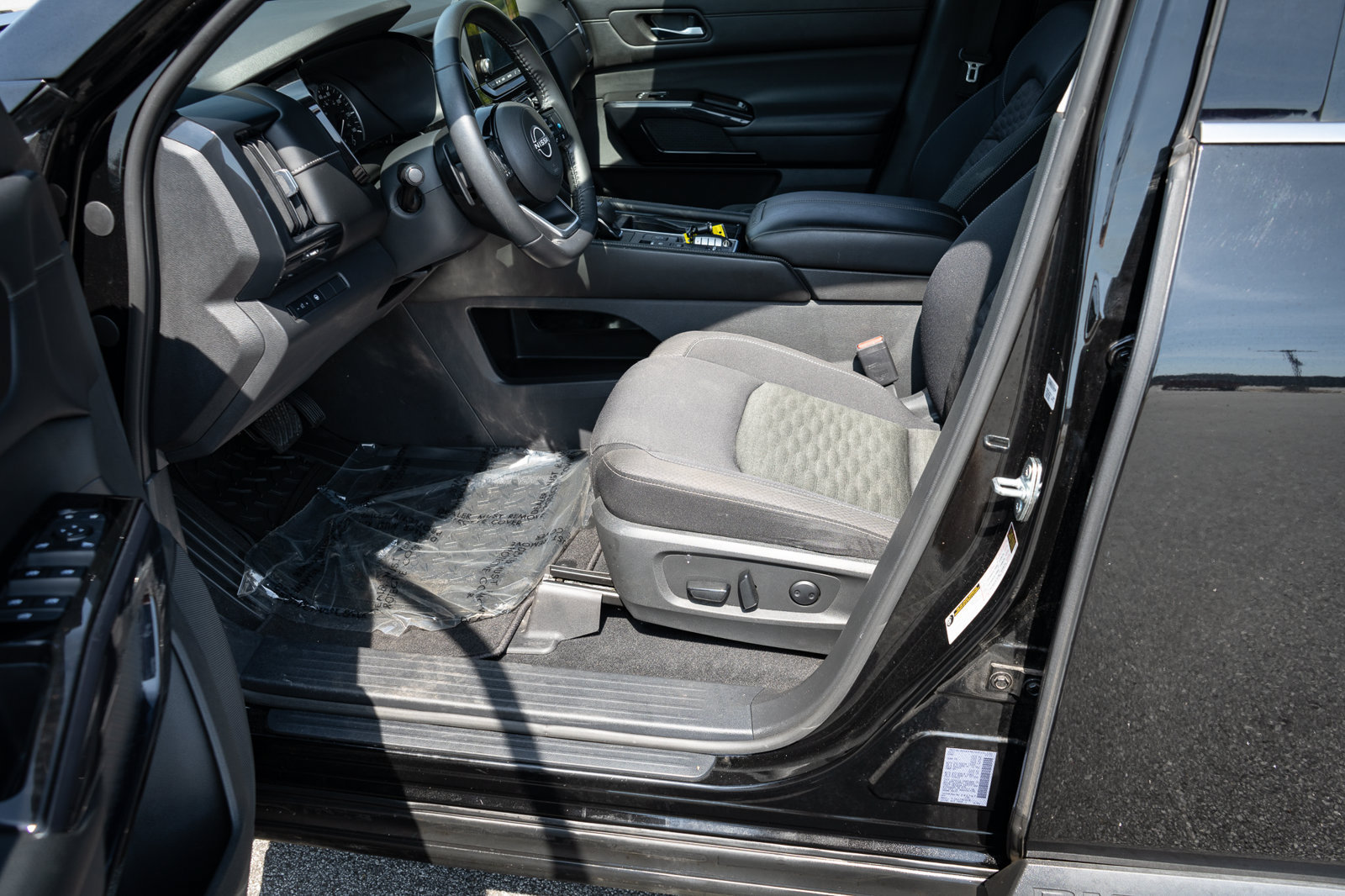 Used 2022 Nissan Pathfinder SV FWD image 17