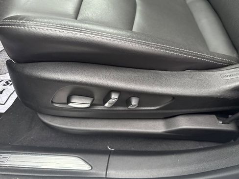 Used 2025 Cadillac XT5 Premium Luxury image 14