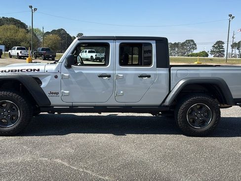 Used 2023 Jeep Gladiator Rubicon w/ Cold Weather Group image 4