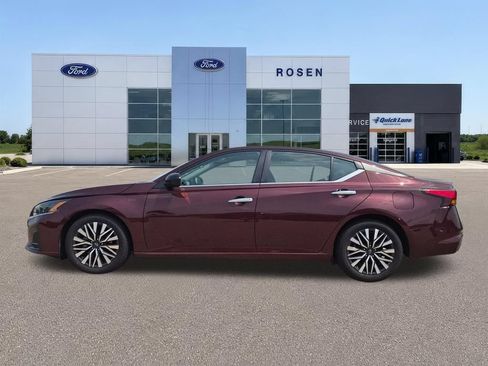 Used 2025 Nissan Altima 2.5 SV FWD image 6