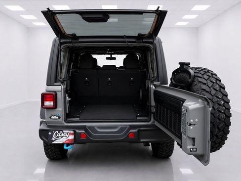 Used 2023 Jeep Wrangler Unlimited w/ Cold Weather Group AWD/4WD image 12