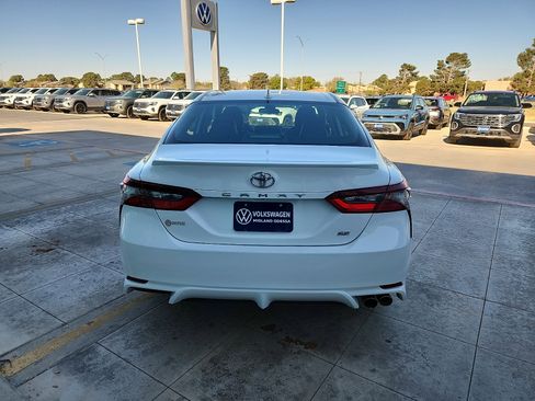 Used 2023 Toyota Camry SE image 6