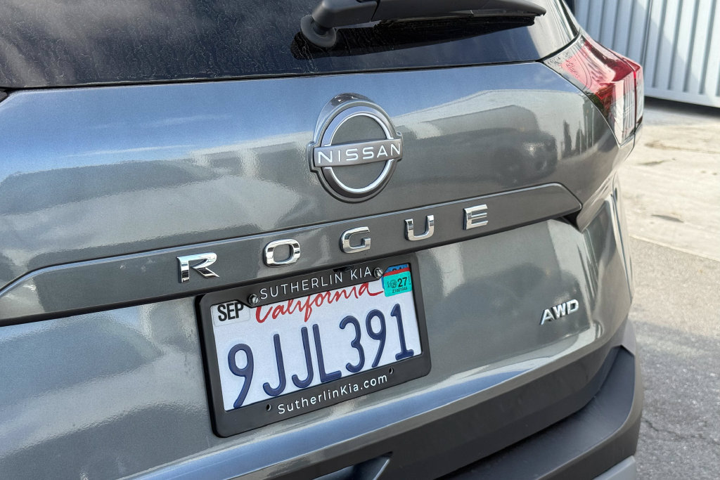 Used 2023 Nissan Rogue S AWD/4WD image 7