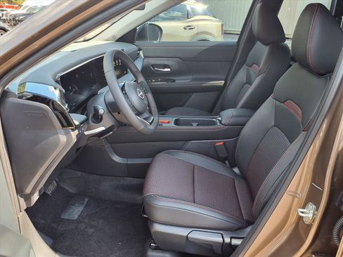 New 2026 Nissan Kicks SR image 13