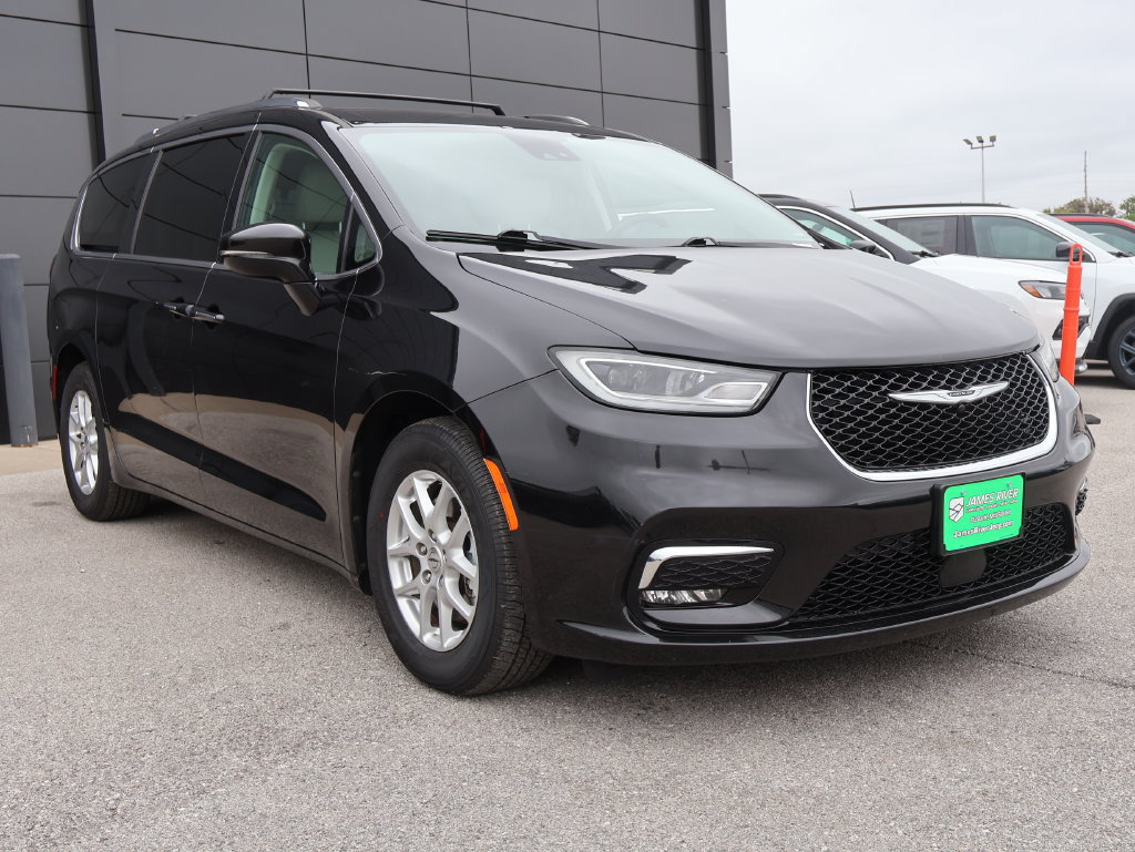 Used 2021 Chrysler Pacifica Touring-L FWD image 6