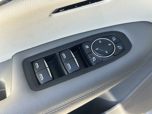 Used 2023 Cadillac XT6 Premium Luxury w/ Technology Package FWD image 24