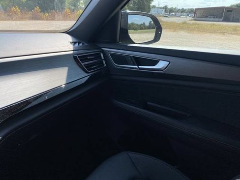 Used 2024 Volkswagen Atlas Cross Sport SE w/ Panoramic Sunroof Package FWD image 28