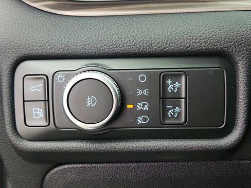 Used 2021 Ford Explorer Limited image 25