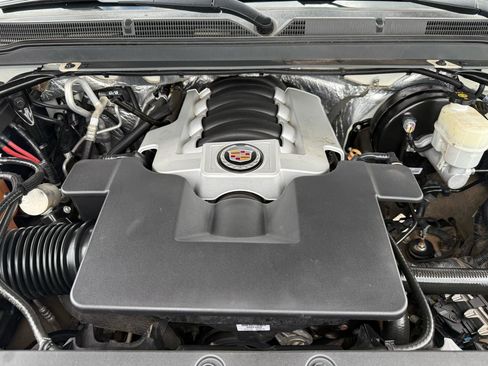 Used 2015 Cadillac Escalade Luxury AWD/4WD image 30