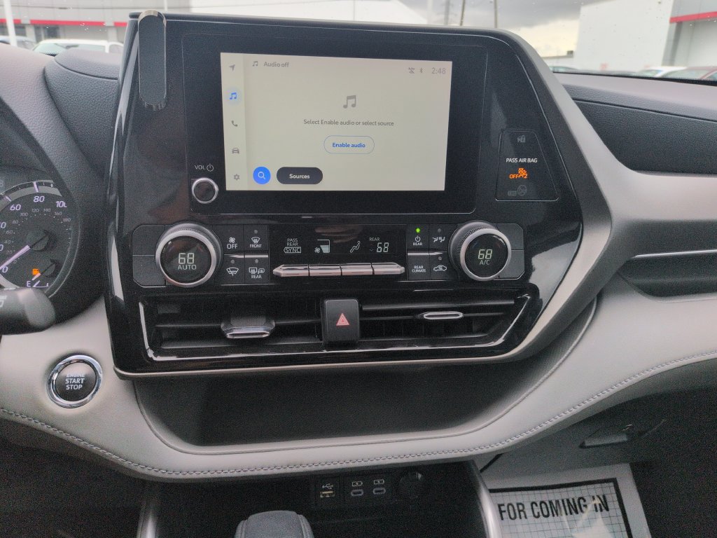 Used 2023 Toyota Highlander L FWD image 18
