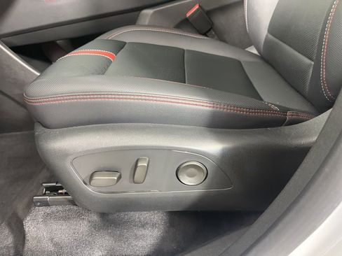 Certified 2024 Chevrolet Traverse RS image 24